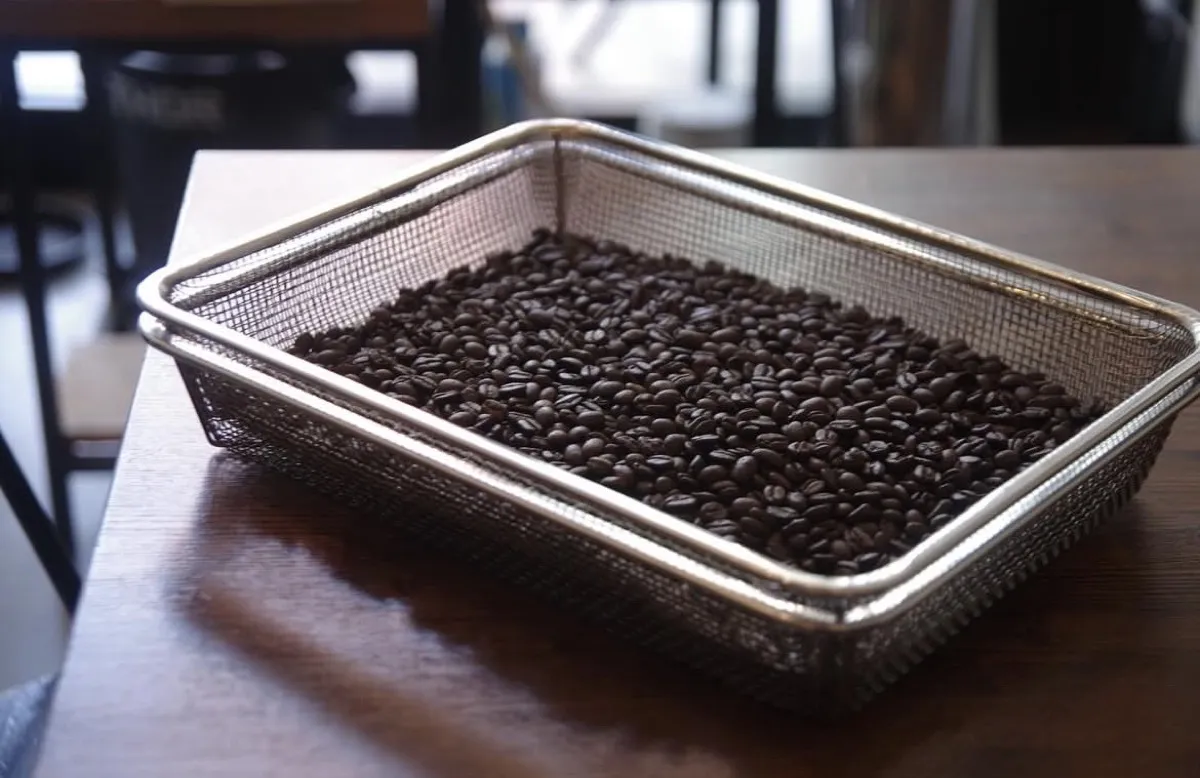 焙煎したてのコーヒー豆のクローズアップ